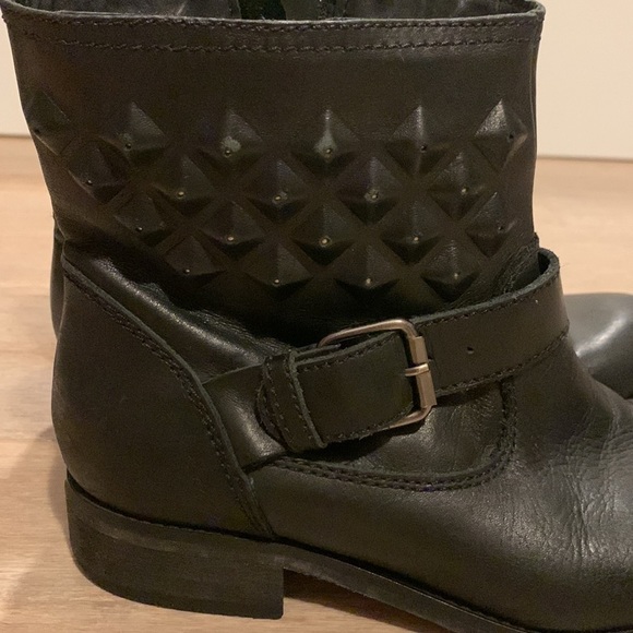 𝅺Shoestock ankle black leather boot with buckle and zipper  size 6 gently used. - Picture 12 of 15